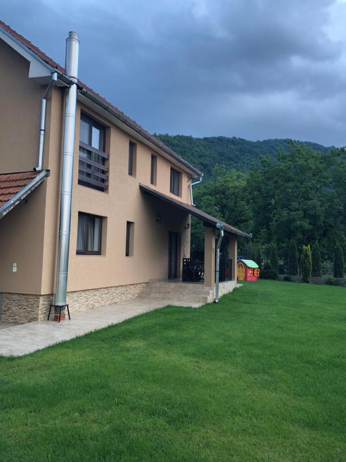 Casa Larisa Hotell Chiscau Exteriör bild