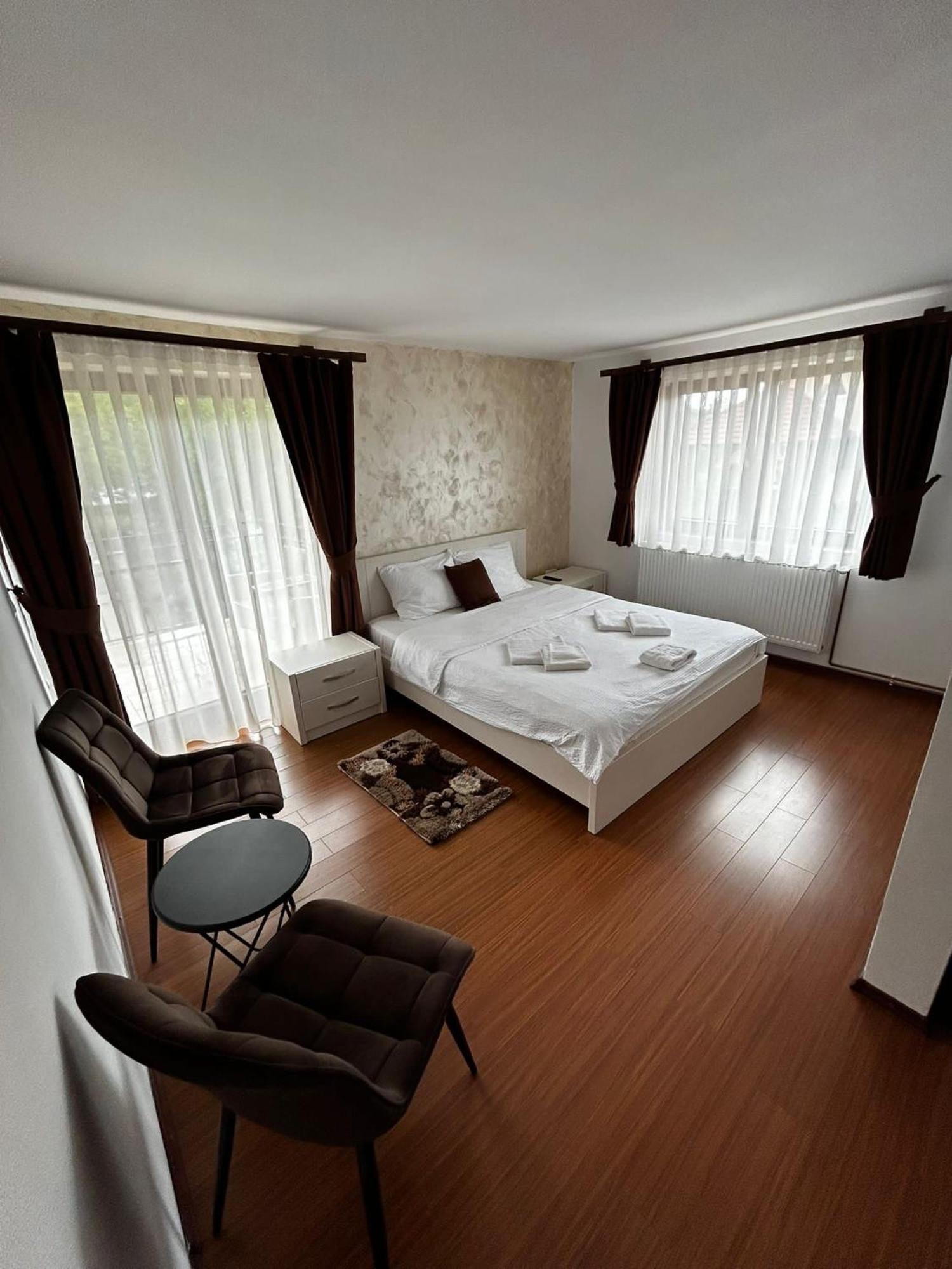 Casa Larisa Hotell Chiscau Exteriör bild