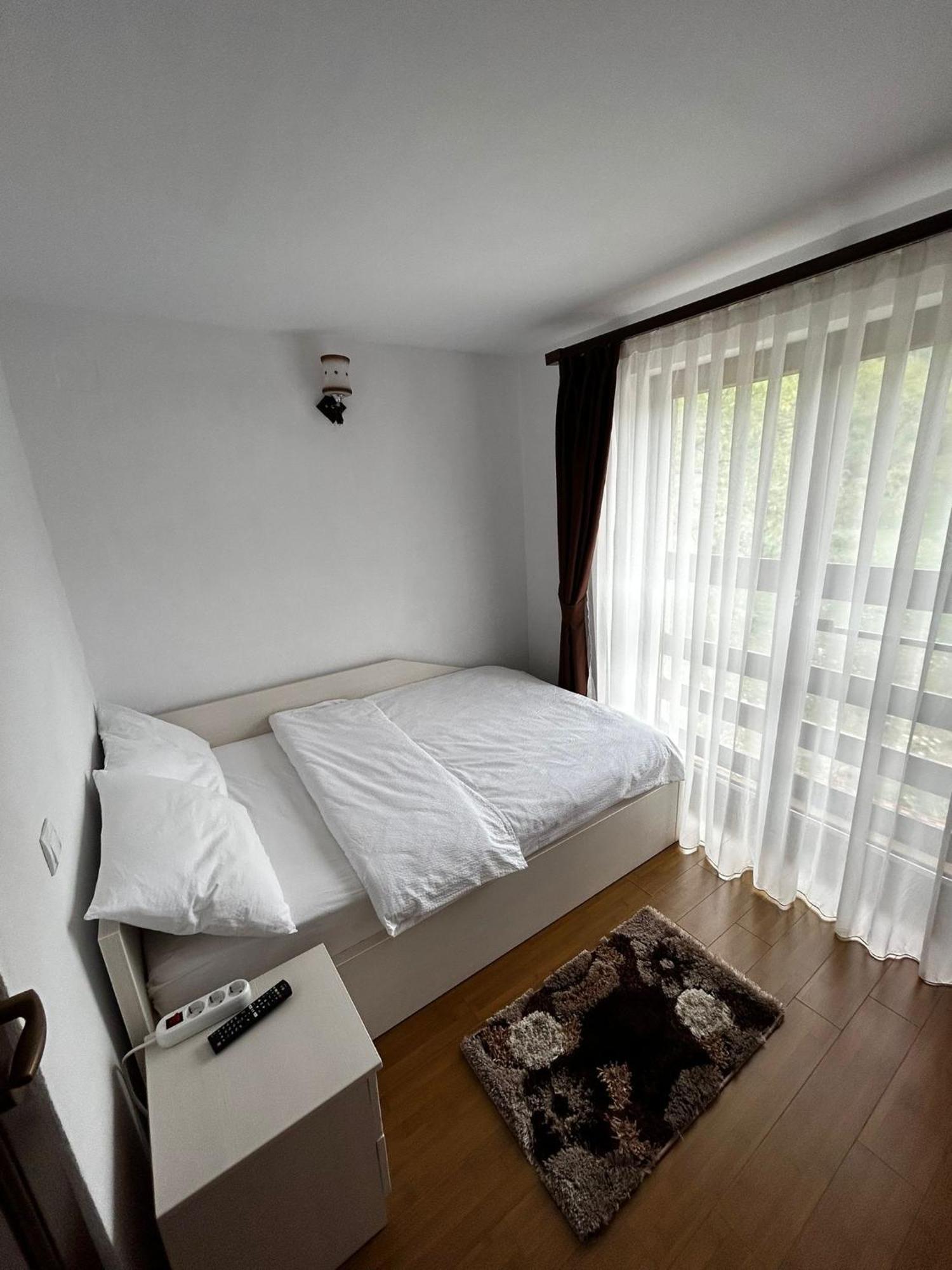 Casa Larisa Hotell Chiscau Exteriör bild