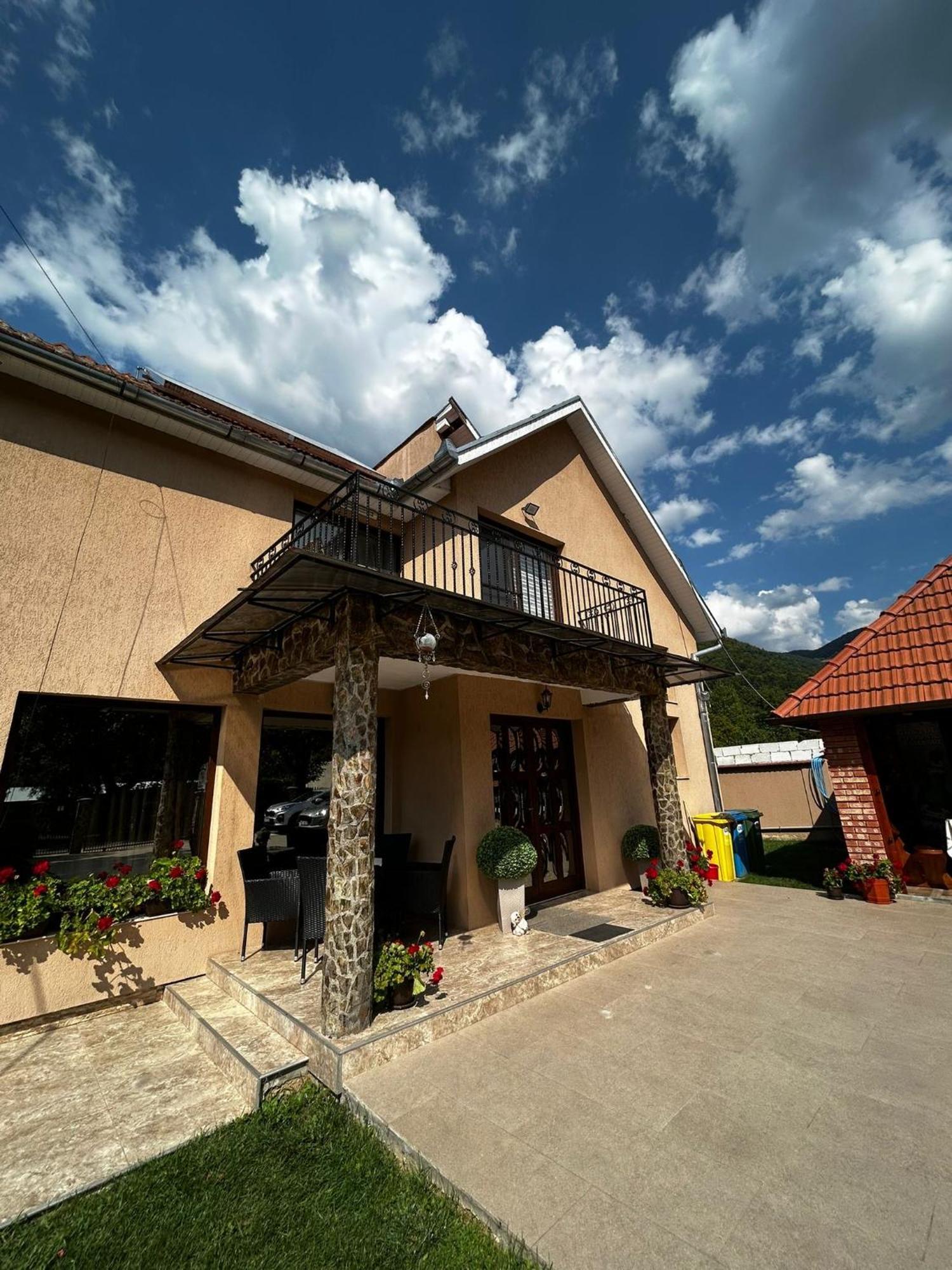 Casa Larisa Hotell Chiscau Exteriör bild